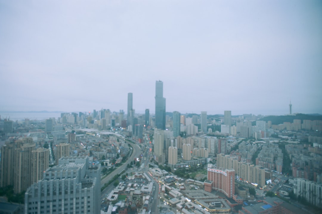 Rozwój gospodarczy a zrównoważone miasta – jak pogodzić te cele?